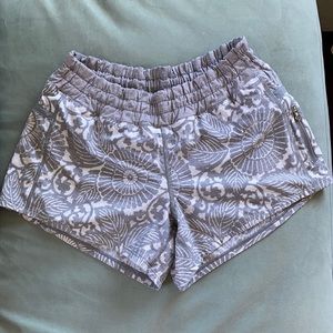 Lululemon Tracker Shorts in Fossil Beachy Floral